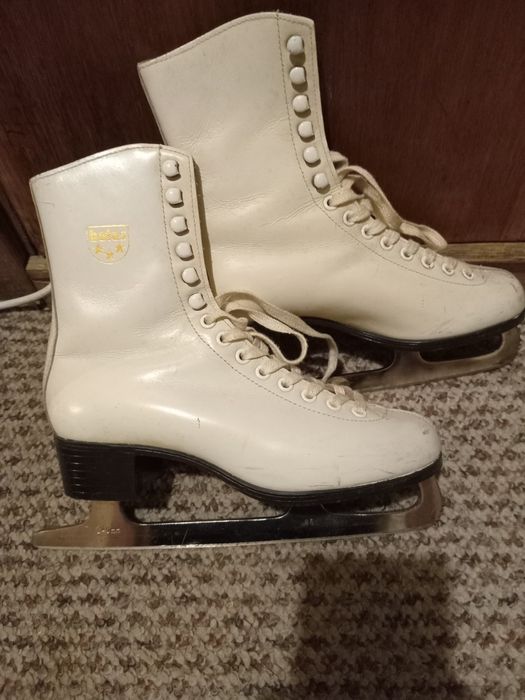 Ковзани  CCM фігурні і  хокейні.