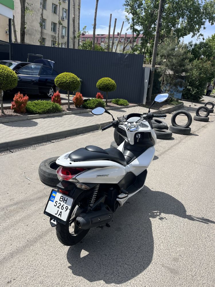 Скутер Honda PCX 125