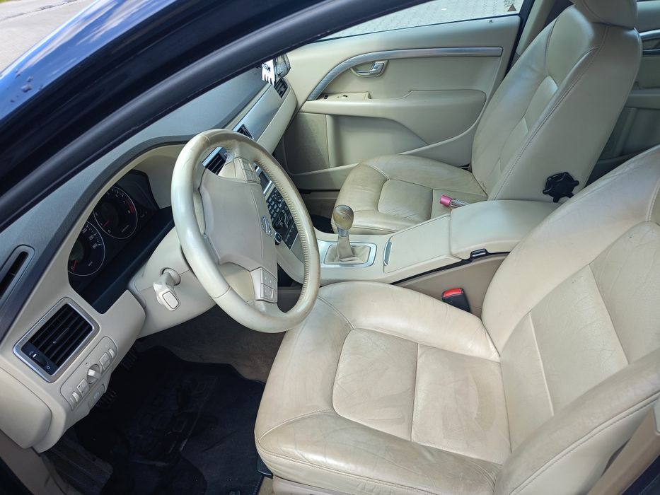 Volvo  V70 , 2.0 benzyna , 2009r , 320 tys.km przebieg
