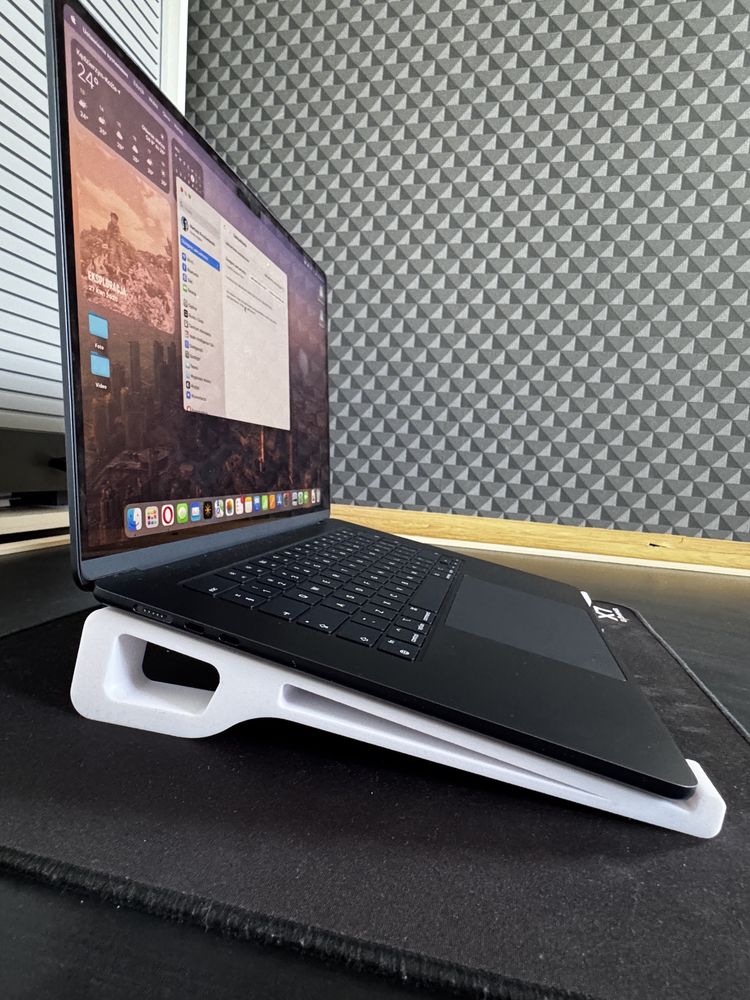 Stojak pod laptopa, nóżki chłodzenie.