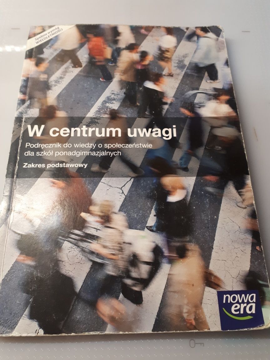 W centrum uwagi
Podręcznik do wiedzy o społeczeństwie 
A. Janicki