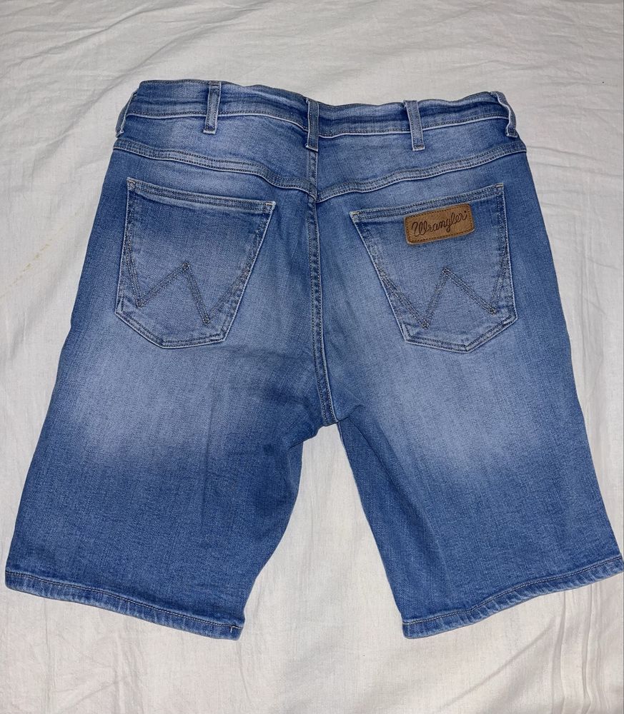 Krótkie modne spodenki jeansowe Wrangler