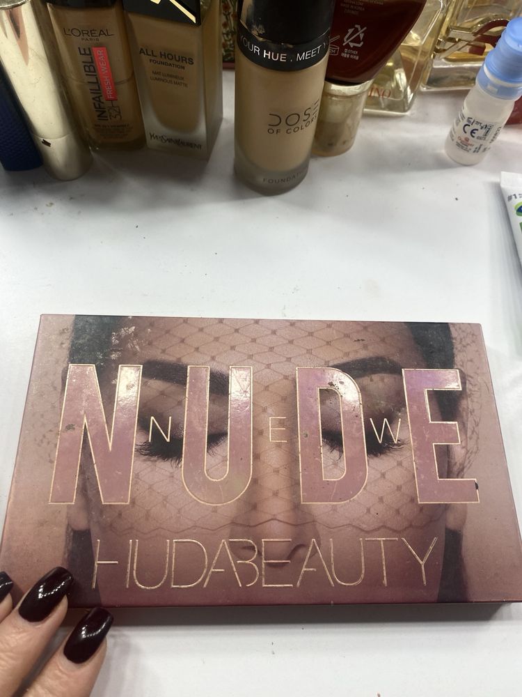 Huda beauty nude paleta cieni paletka