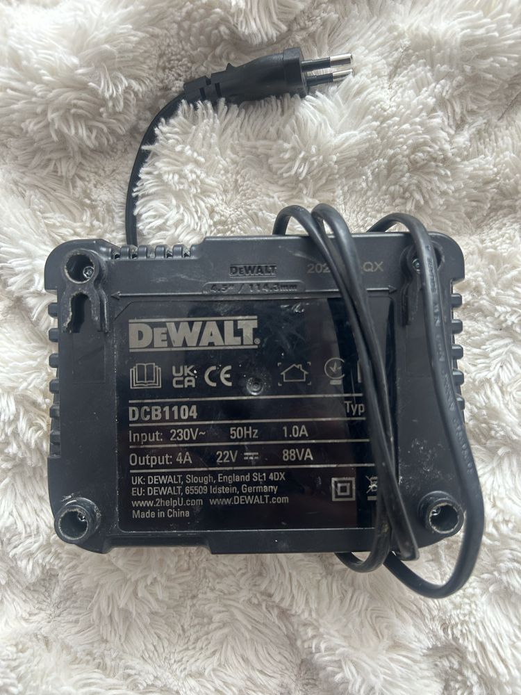 Ładowarka Dewalt DCB1104