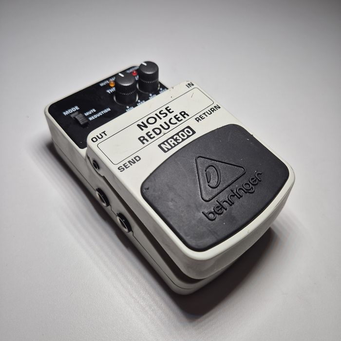Efekt gitarowy Behringer NR300