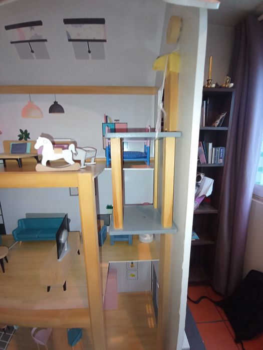 Casa  de bonecas de madeira + acessórios