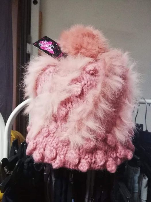 Różowa włoska czapka na zimę