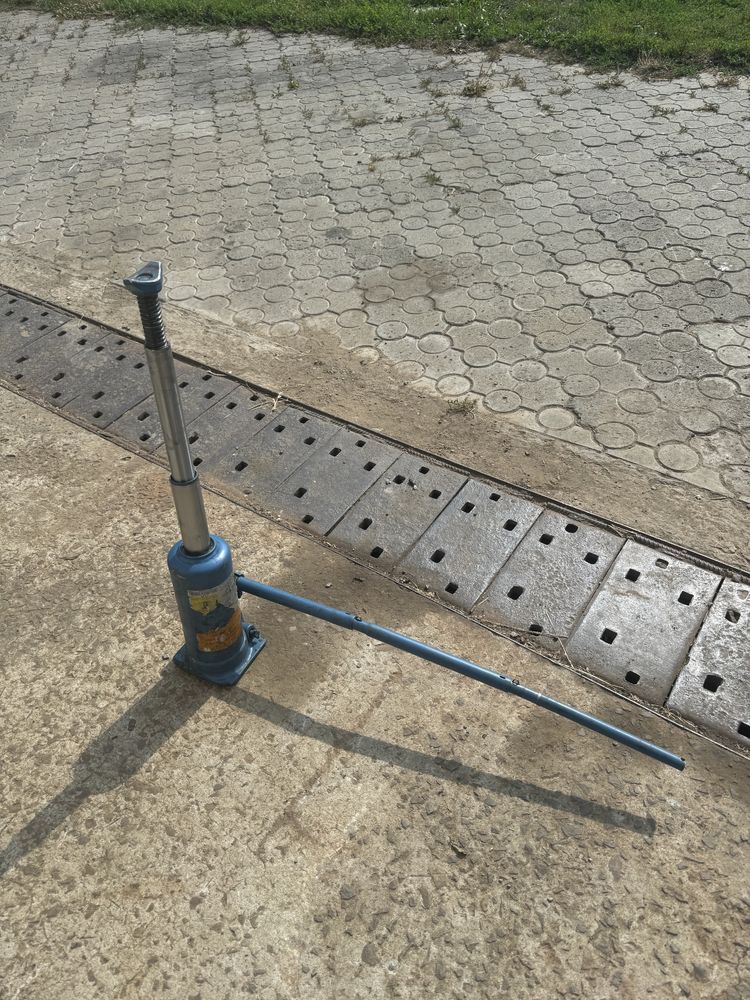 Домкрат до спрінтера
