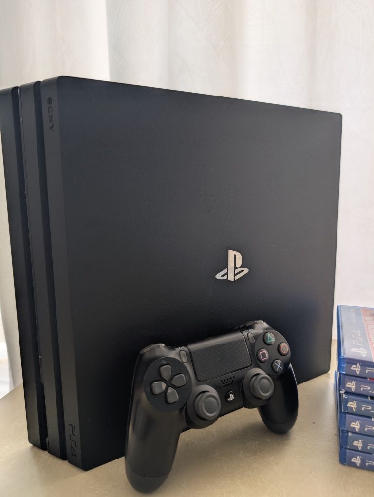 PS4 Pro 1TB + 6 gier