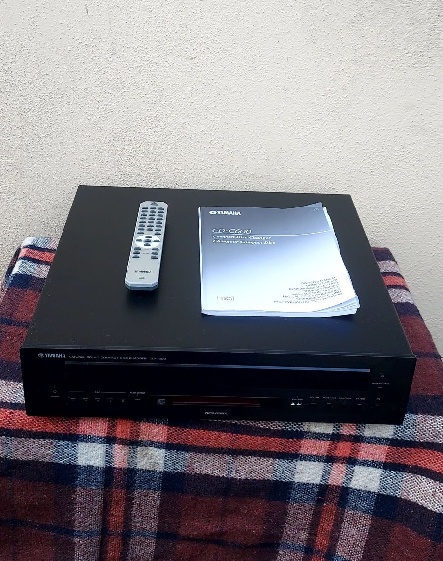 Zmieniarka CD Yamaha CD-C600 z pilotem
