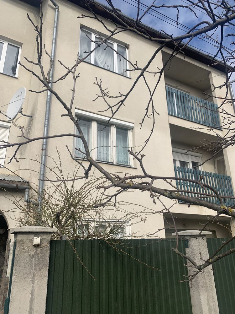 Продаж будинку в мкр. Підлипники, придатного для декількох сімей.