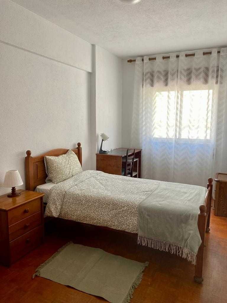 Alugo quarto individual em casa partilhada (F) - Sete Rios
