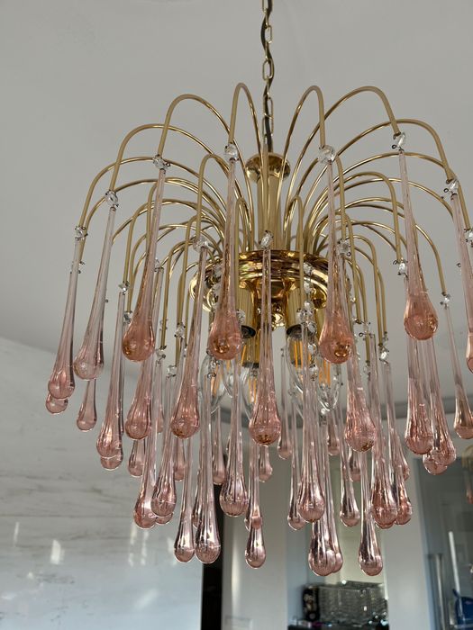 Gratka 2 różowe żyrandole lampy Murano. Waterfall projekt Venini
