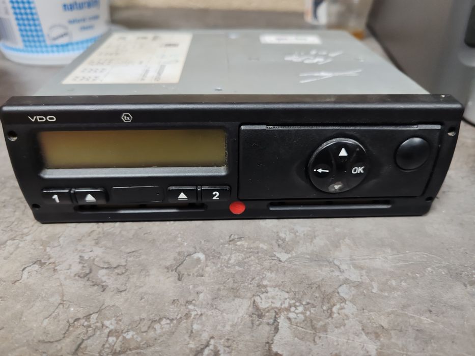 Цифровий тахограф на Мерседес 24 вольта