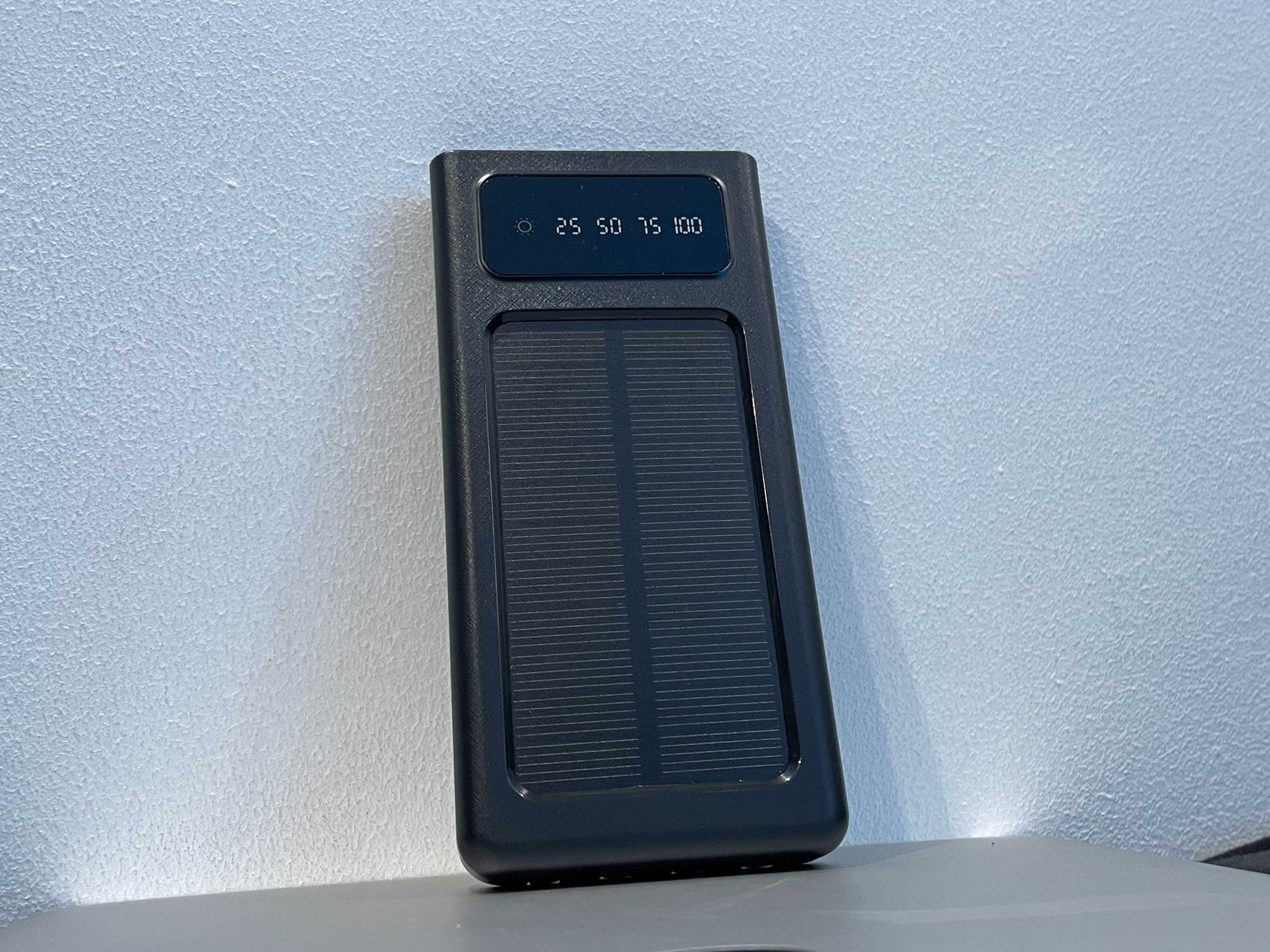 Powerbank Solarny 10000mAh z wbudowanymi 4 kablami!