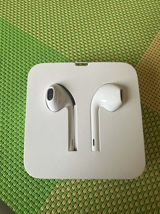 Нові оригінальні нааушники apple