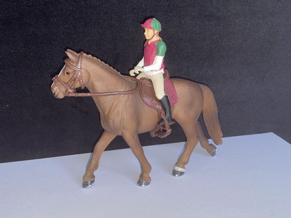 Schleich 13729 koń Hanowerski klacz (wycofany) z jeźdźcem zestaw