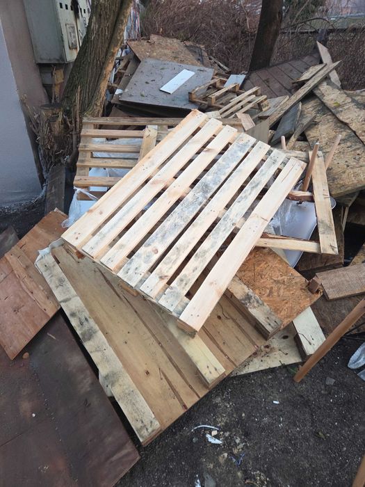 Oddam za darmo drewno – palety, deski i inne (widoczne na zdjęciach)