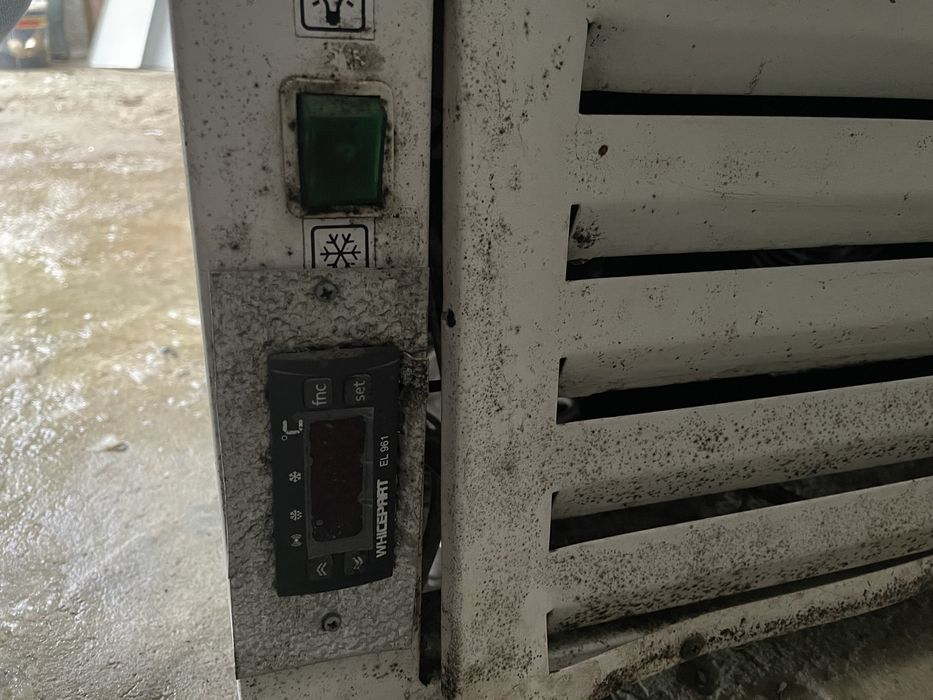 Продам Холодильну Вітрину