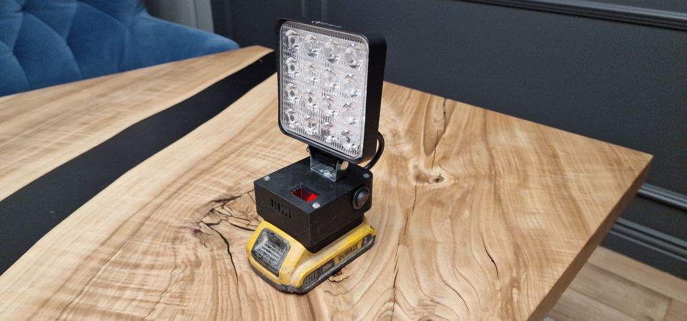 Lampa Dewalt Led ładowarka USB