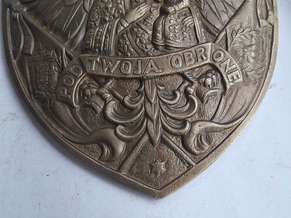 Duży ryngraf Matka Boska Częstochowska z orłem, sztandarami (16,5 cm)