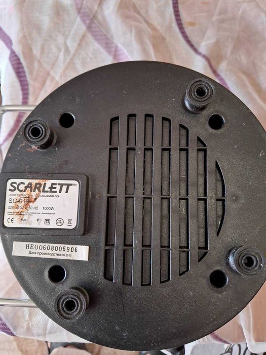 Соковижималка центробіжна SCARLETT SC-019 1000 Вт на запчастини