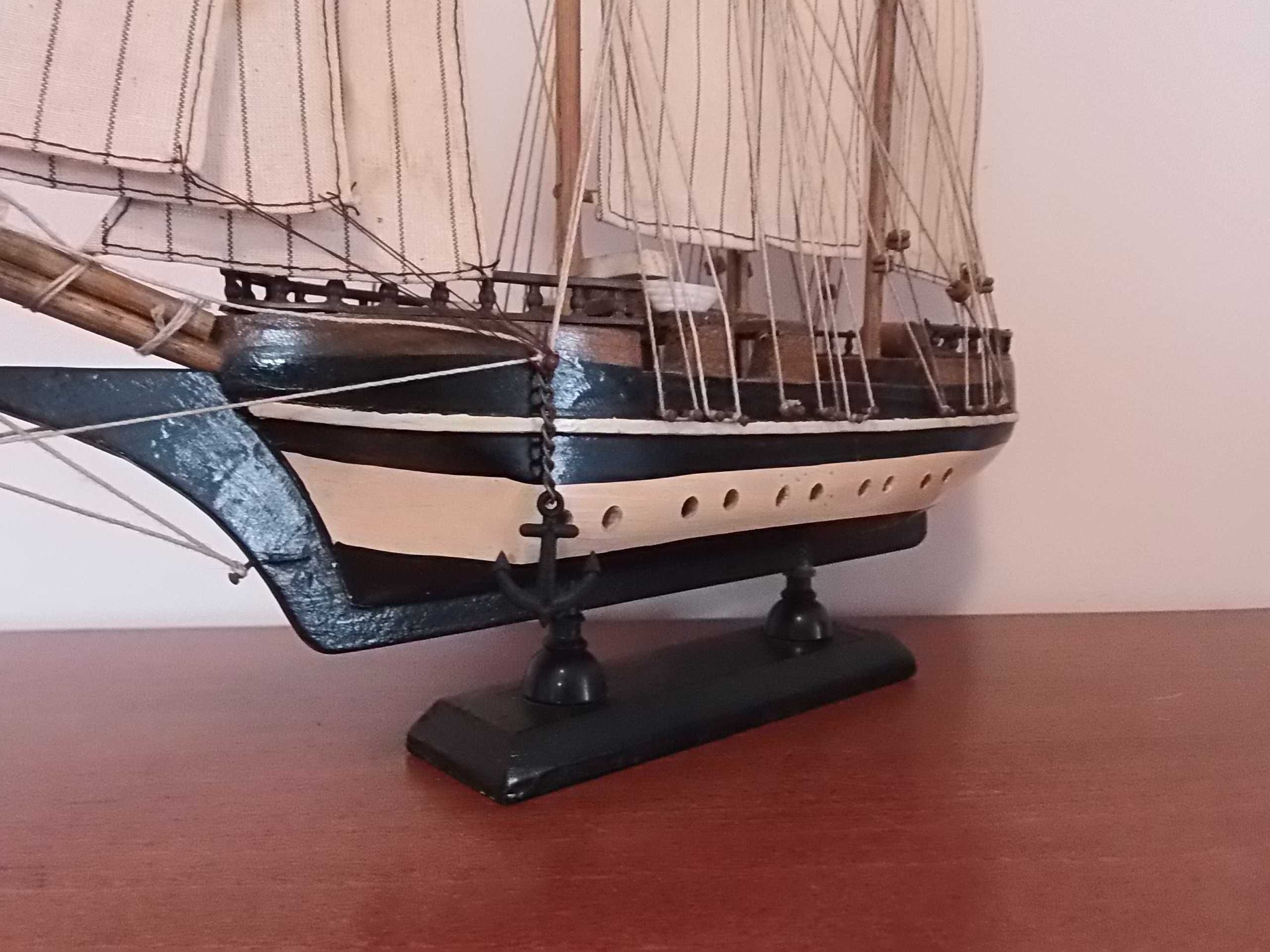 Barcos em madeira