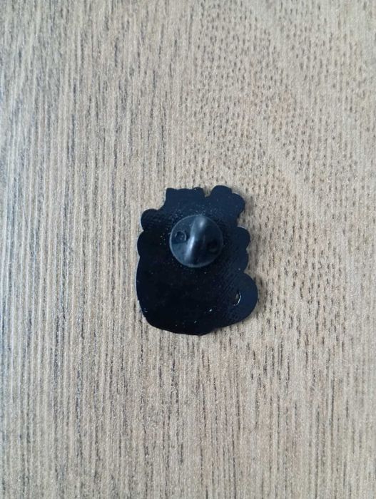 Przypinka, broszka z filiżanką kotów i serduszek