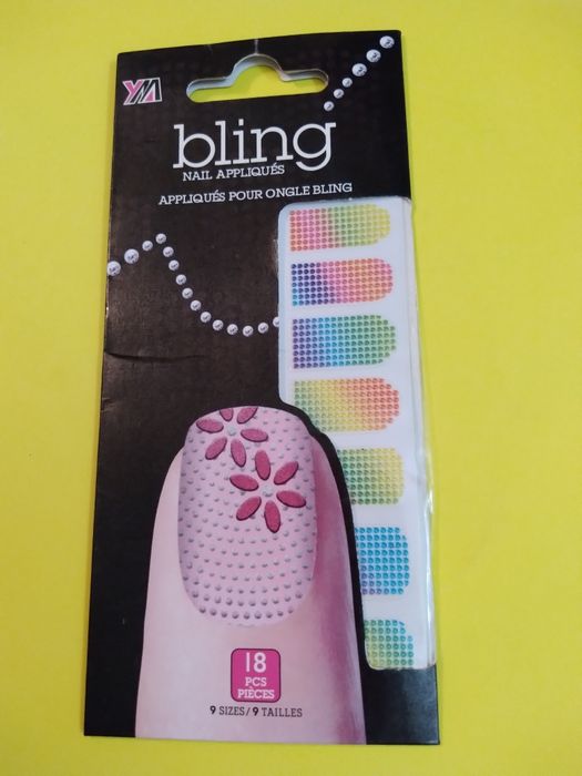 Наклейки-стразы для дизайна ногтей.