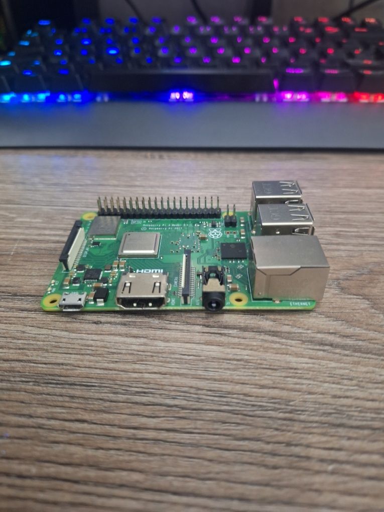 Мікрокомп'ютер Raspberry pi 3 b+