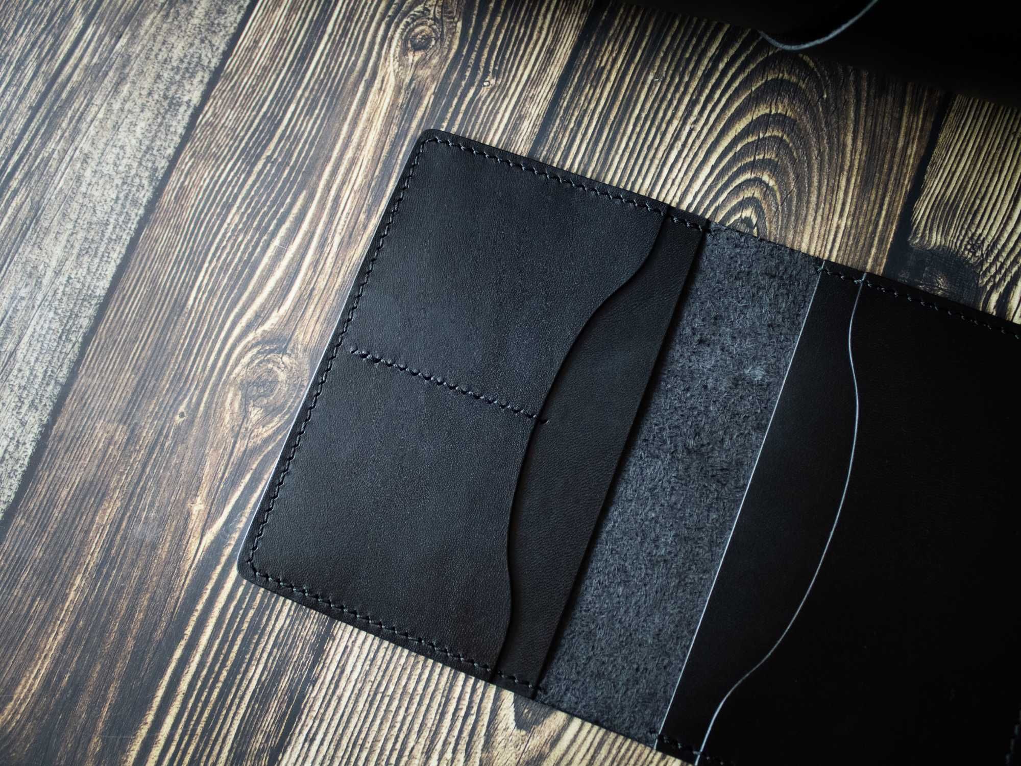 Etui na documenty z czarnej skóry licowej, czarny skórzany portfel