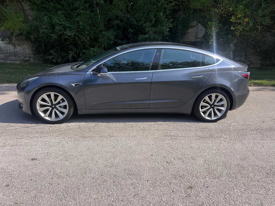 Tesla Model 3      2019