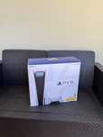 PlayStation 5 + 2 comandos + oferta de auscultadores