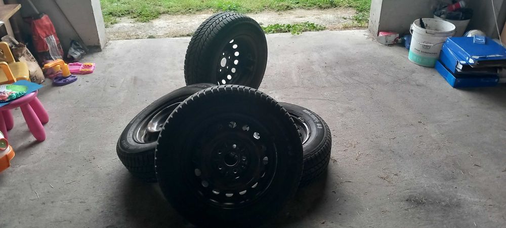 Zimowe koła Toyota 5x114,3 r 15 205/65
