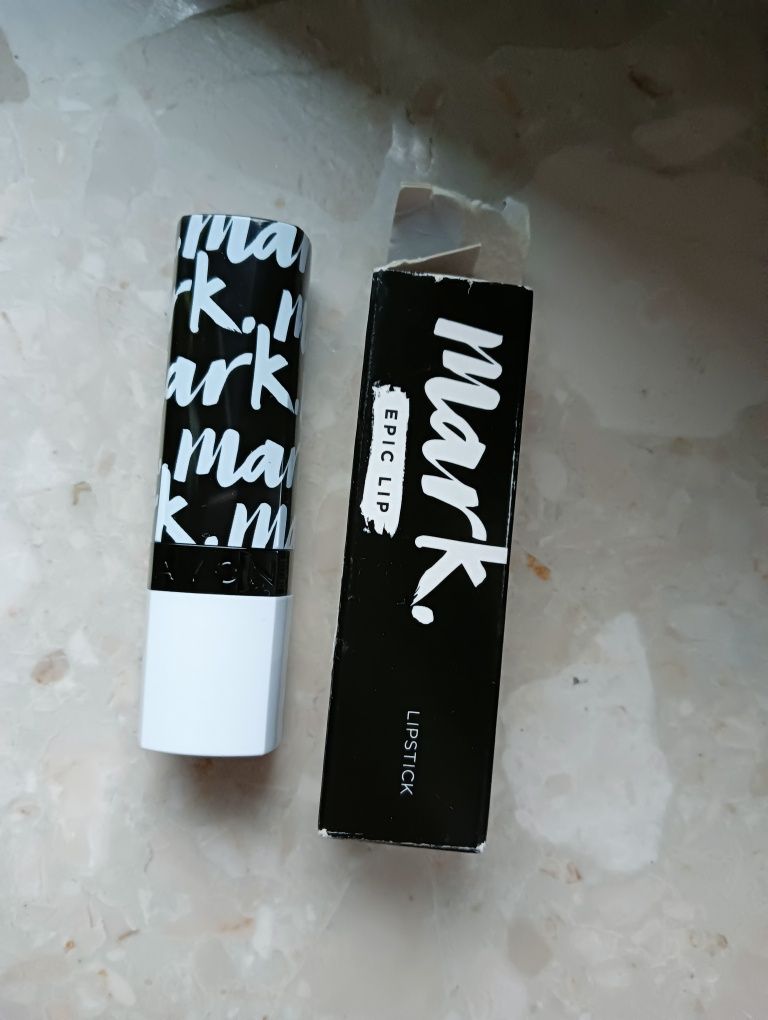 Trwała szminka "moc koloru" Avon