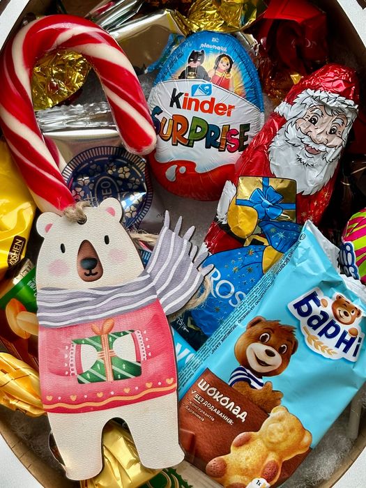 Солодкий подарунок Кіндер XXL на день св. Миколая, Різдво і Новий рік