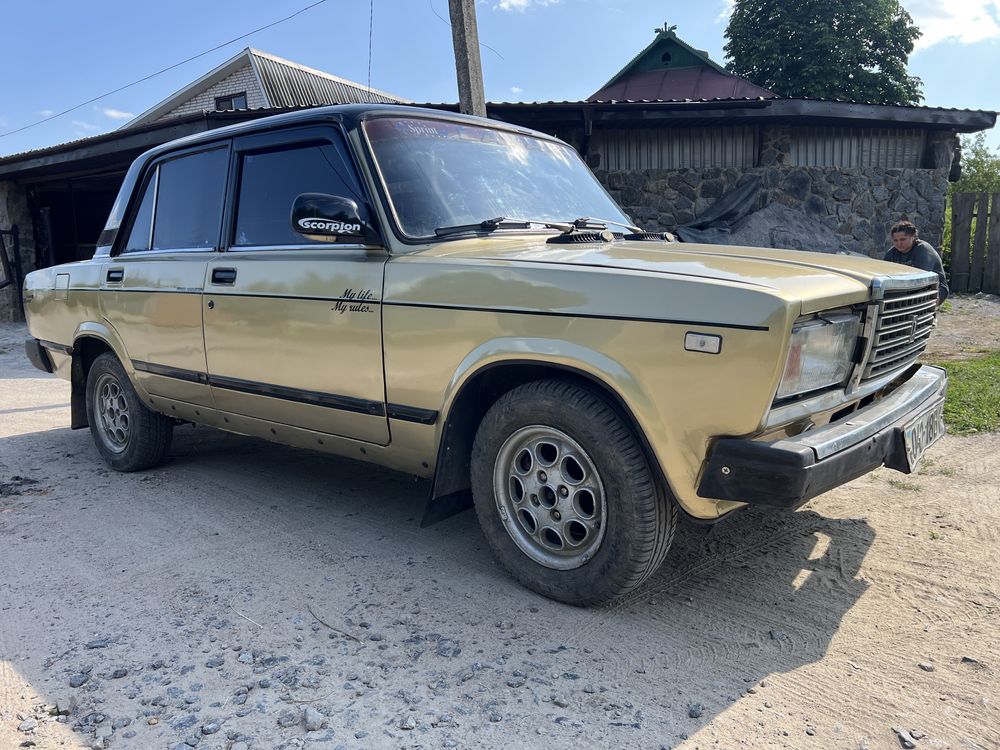 Продіється машина