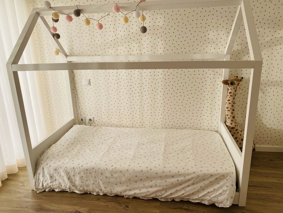 Cama casinha de carpintaria marca Flybaby+ colchão viscoelastico