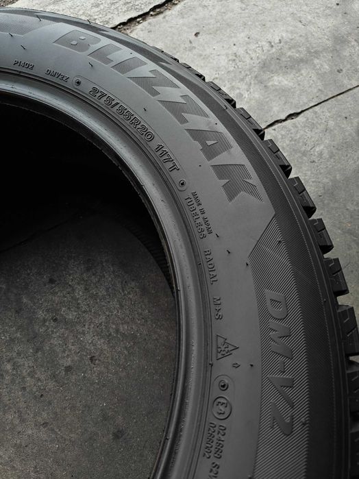 Bridgestone Blizzak DM-V2 зимові шини R20 275 55 як нові