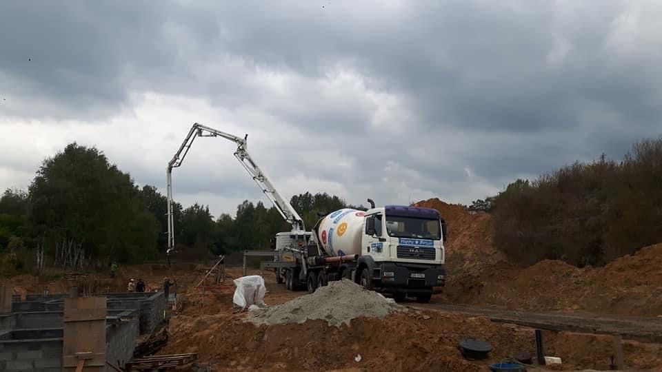 Beton z transportem i pompą