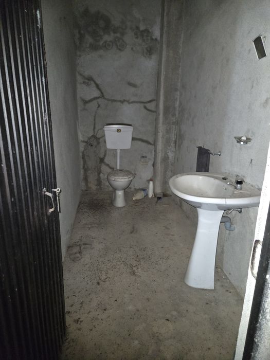 Casa da moagem perto do rio