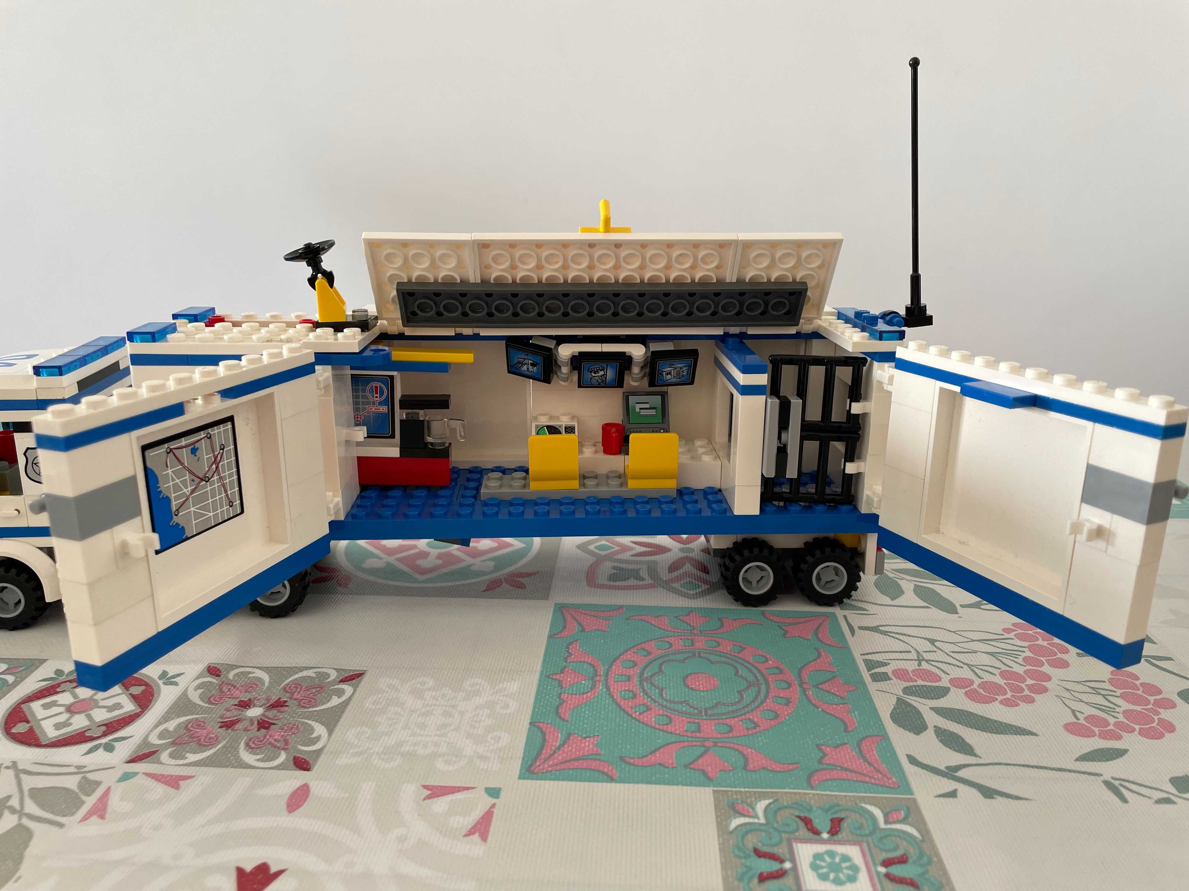 Lego bricks city 60044