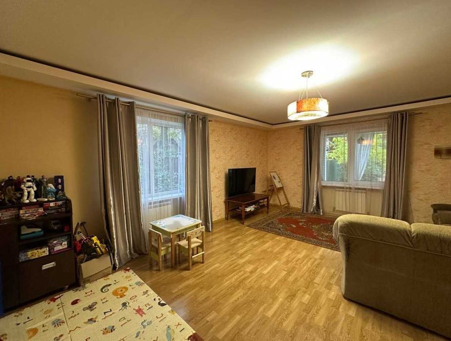 Продаж будинку 191м2 4 кімнати 18 соток