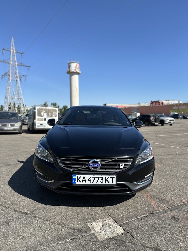 Volvo s60 AWD 2015 року