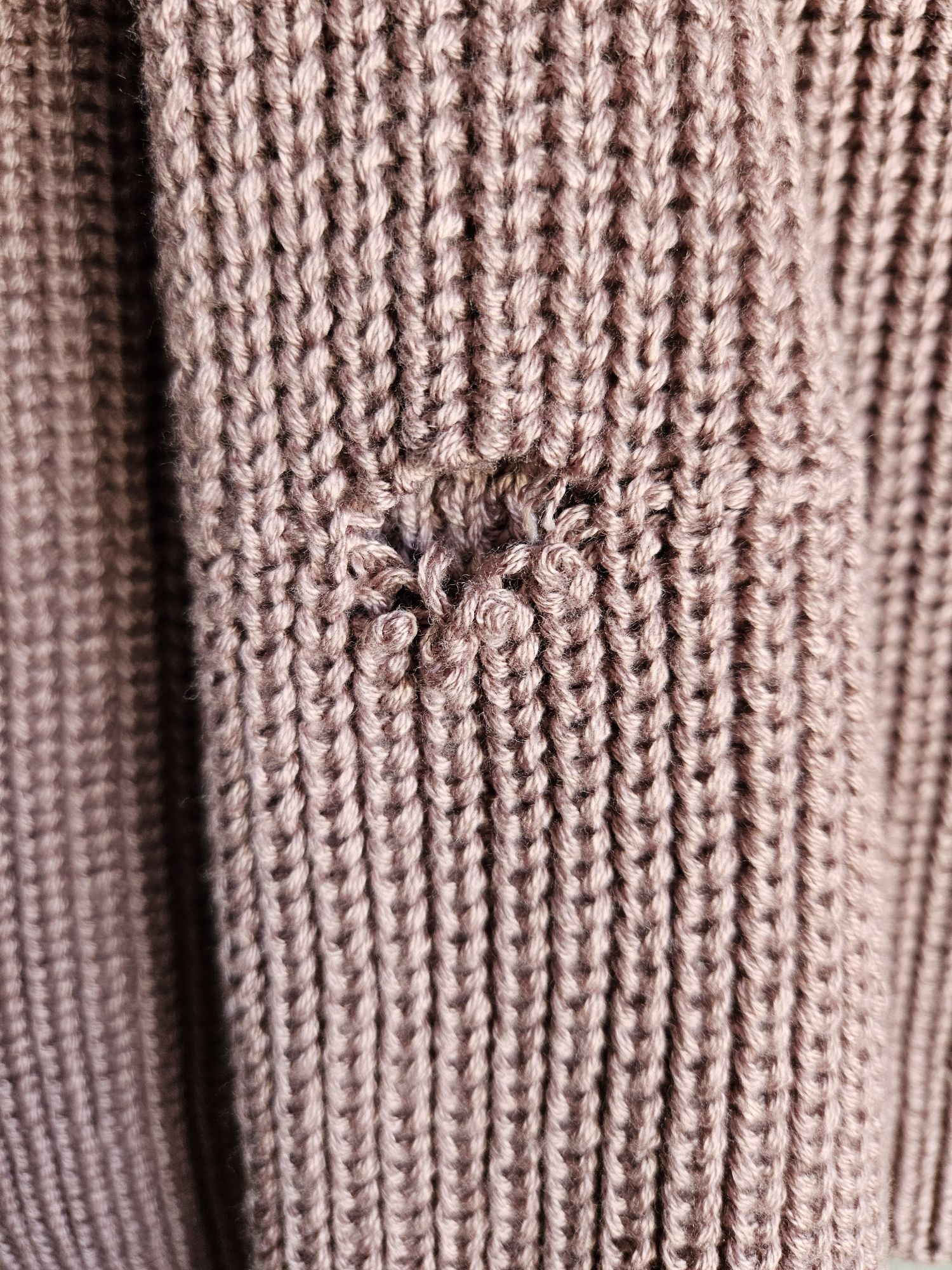 Różowy sweter z kolekcji Pameli Reif