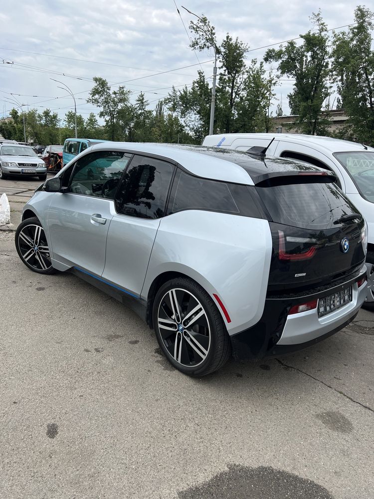 BMW I3 в повній комплектації