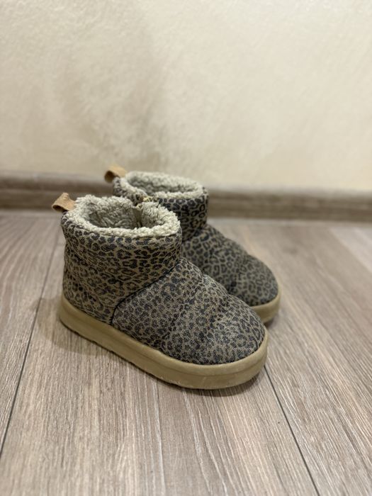 Сапожки зимові  угги zara на дівчинку
