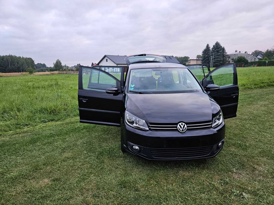 Volkswagen Touran 1. 6 TDI • 2011 rok