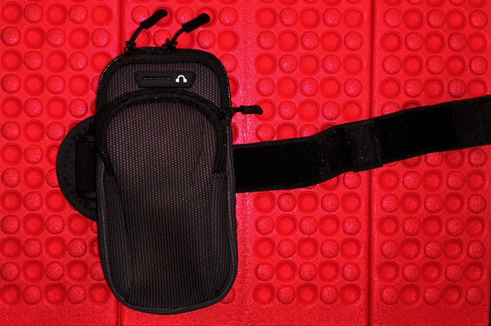 Продам новую наплечную сумку чёрного цвета на плечо и через плечо