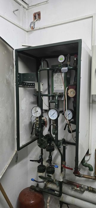 Węzeł cieplny wraz ze sterownikiem